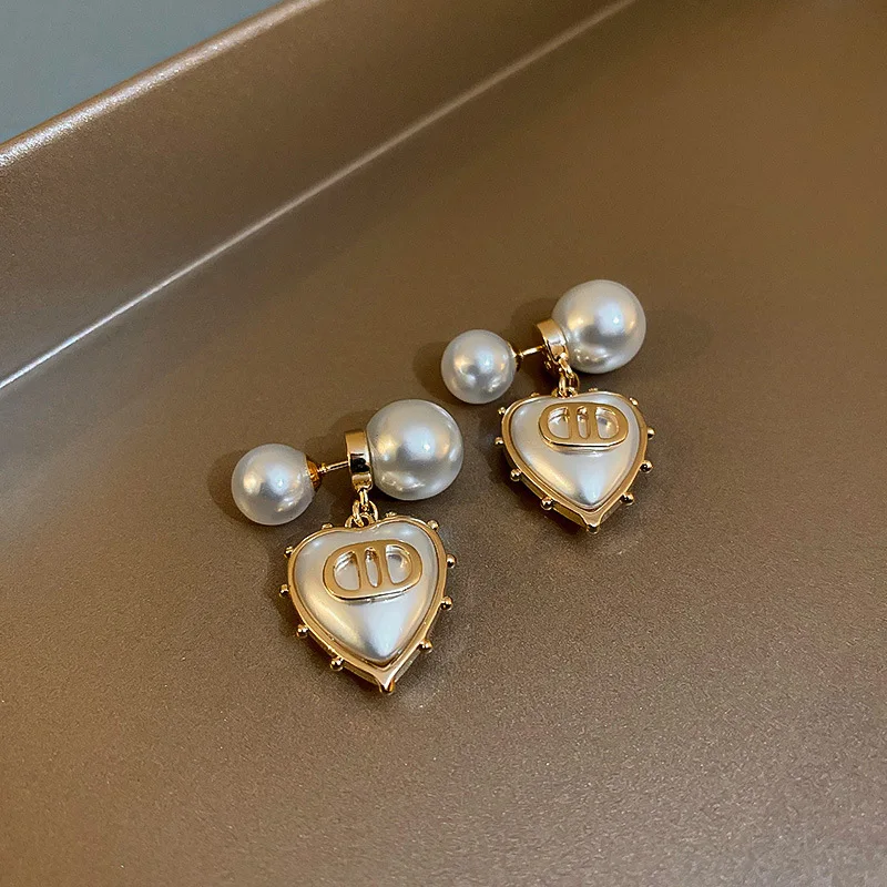 

2022 New Fashion Trend 925 Silver Needle Pearl Love Letter South Korean Minority Light Luxury Personality Earrings