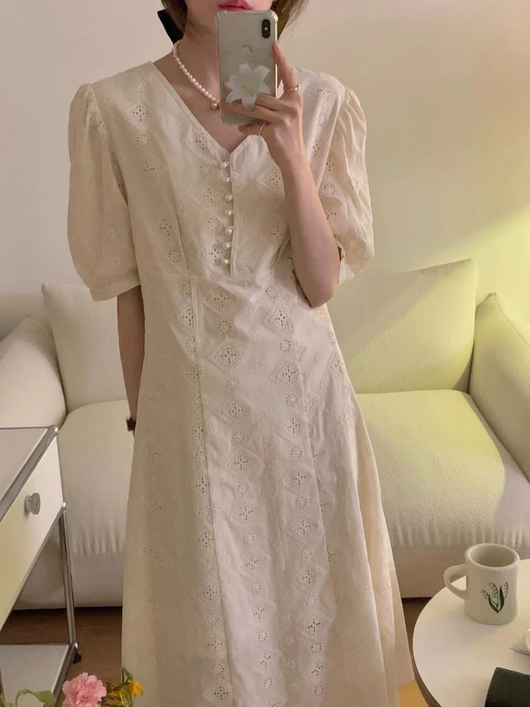 

Женское кружевное платье-рубашка, бежевое длинное облегающее платье с жемчужными пуговицами, V-образным вырезом и пышными рукавами, лето 2022