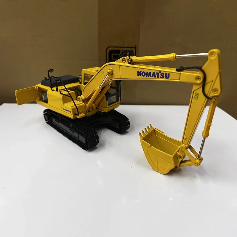 Литая в масштабе 1:43 модель экскаватора из сплава