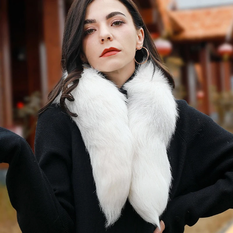 Женский пушистый шарф с лисьим хвостом зимний теплый из натурального Лисьего
