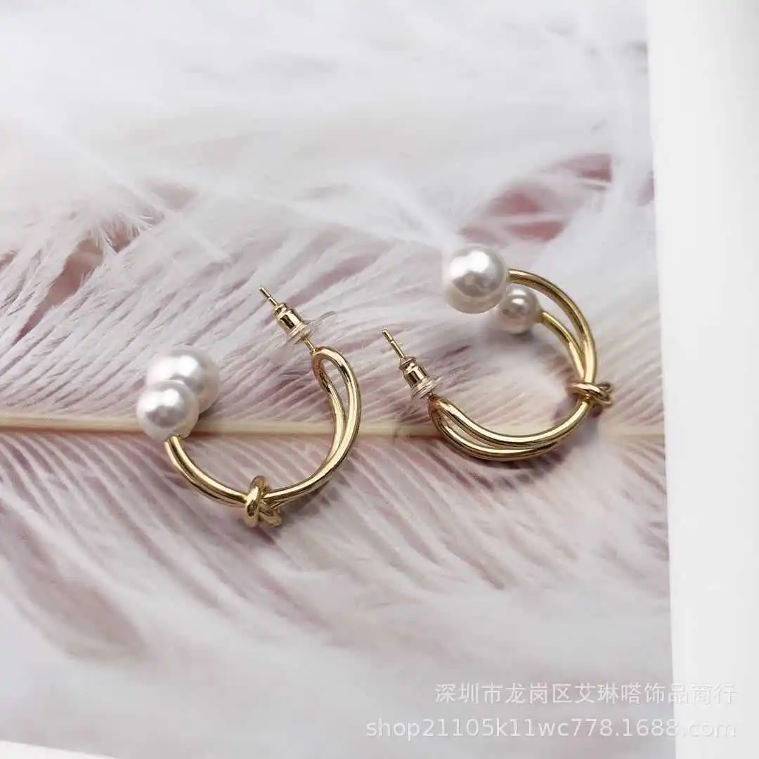 

Серьги-гвоздики с жемчугом