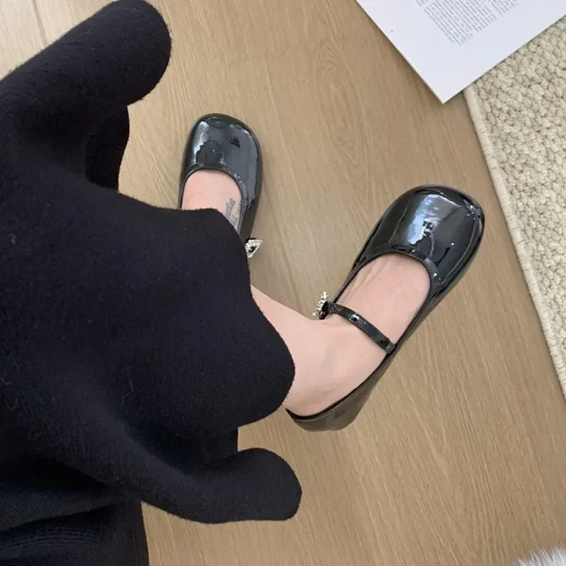 Женские туфли Bradn эластичные новые дизайнерские женские на плоской подошве весну