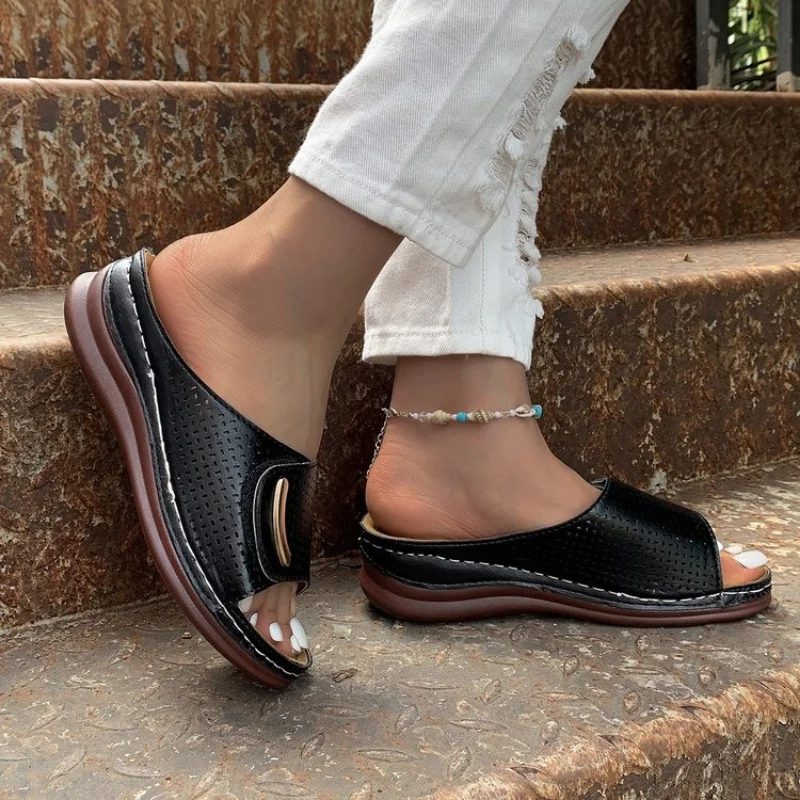 2023 New European and American Wedge Heel Casual Round Head Composite Buckle PU Leather Straight Sandals for Women