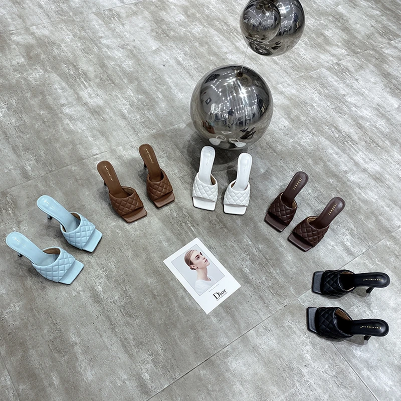 2022 Summer New One-Word Bread Diamond Sandals And Slippers European And American Square Head Ladies Slippers Casual Outer Wear