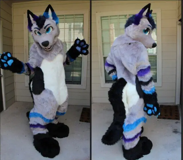 

Талисман из лисьего меха с изображением собак и волков