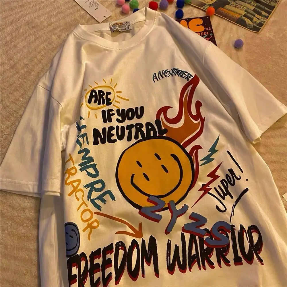 Футболка женская оверсайз с коротким рукавом и мультипликационным принтом инопланетянина