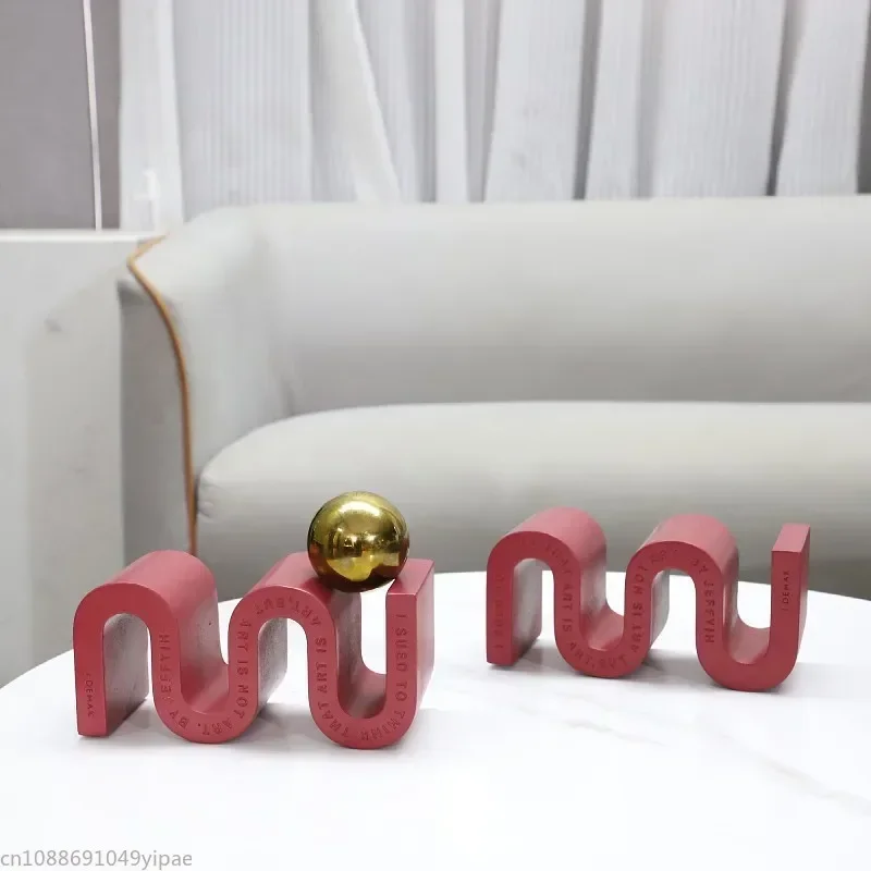 Современные абстрактные геометрические искажения S-типа индивидуальное нишевое