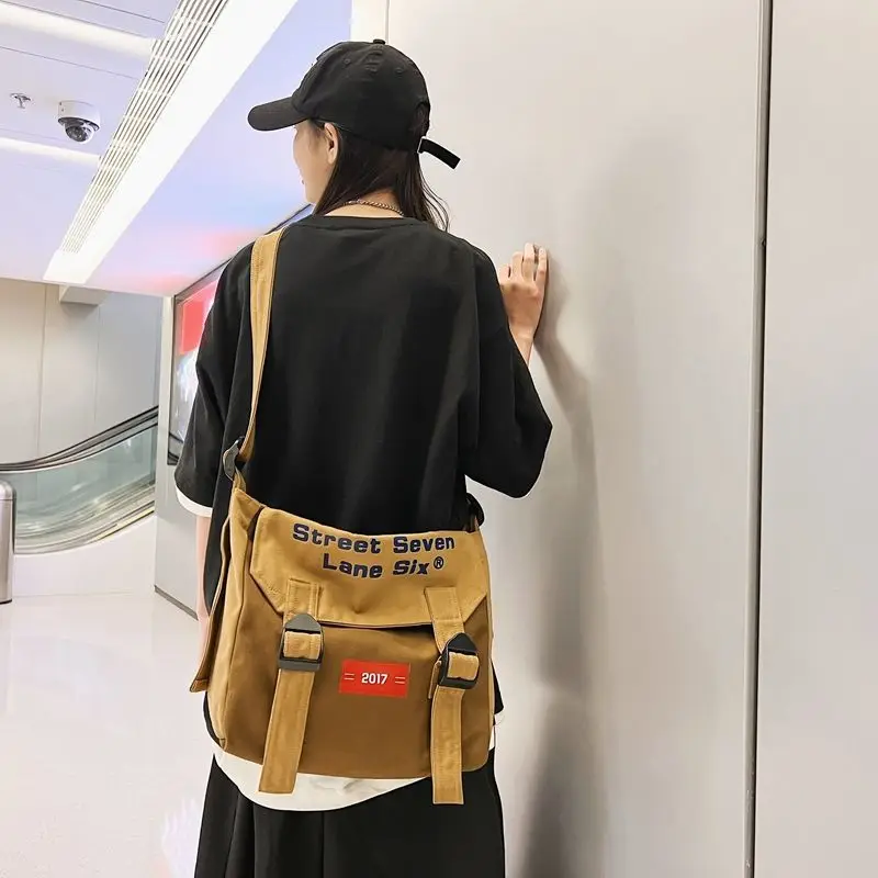 2023 New Versatile Literature And Art Men And Women Canvas Vintage Large Capacity Crossbody Bag Leisure Versatile Messenger Bag