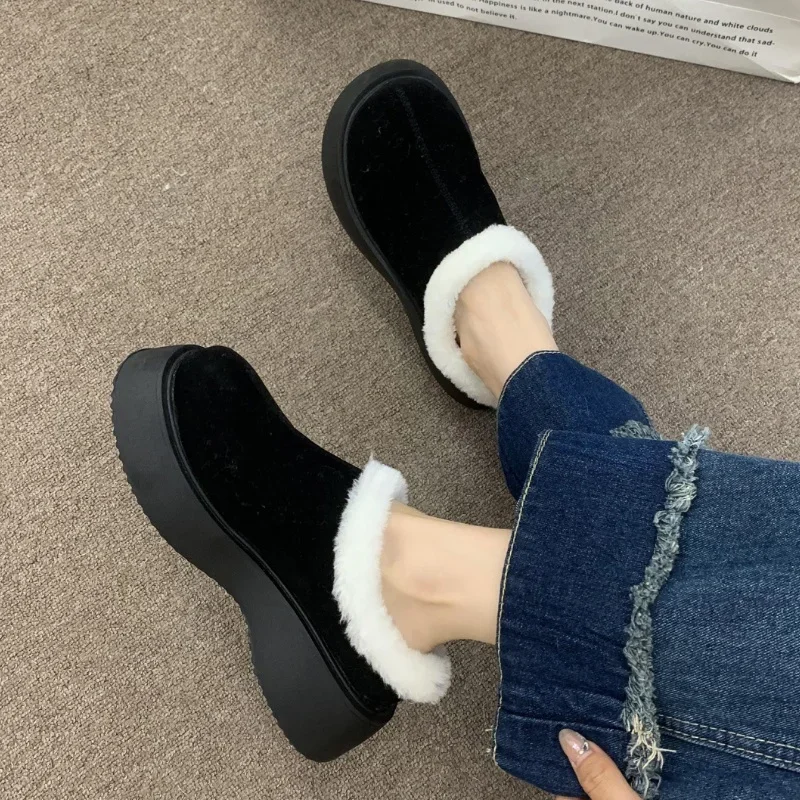 Замшевые женские тапочки зимняя теплая обувь на меху модные новые повседневные