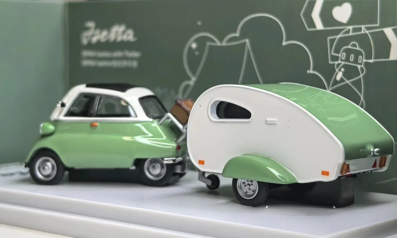 Фото В наличии: Коллекционная модель автомобиля Isetta 1:64, оригинальная зеленая, из сплава, игрушка для мальчика, подарок, статуэтка для комнатной коллекции №1