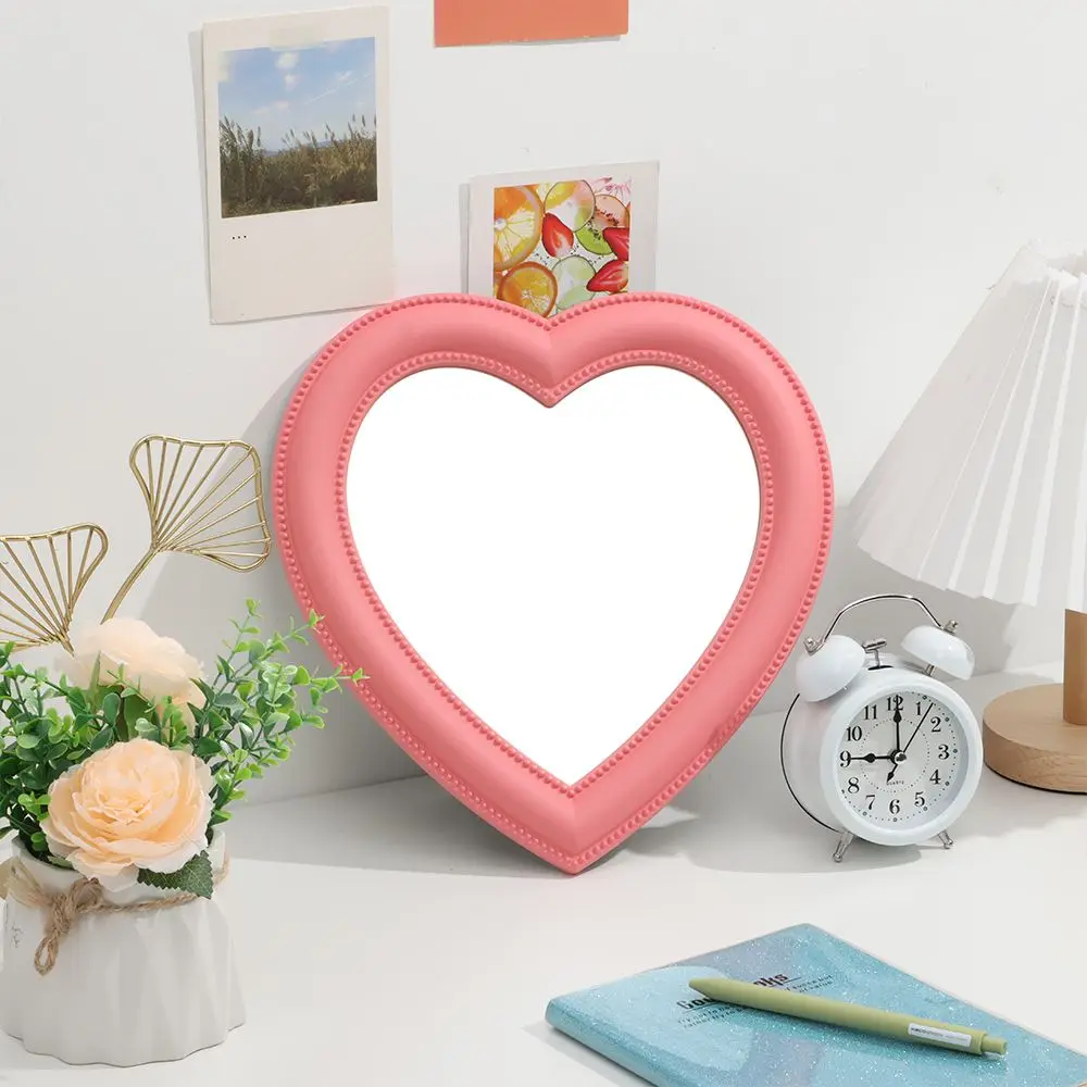 Косметическое зеркало в виде сердца настенное декоративное розового и белого