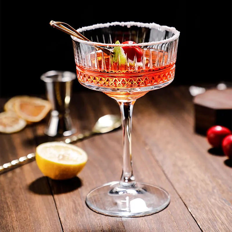 

260ml Creative European Carved Wide Mouth Glasses for Champagne Goblet Martini Glass Cocktail Cup Transparent Crystal Wine Glass