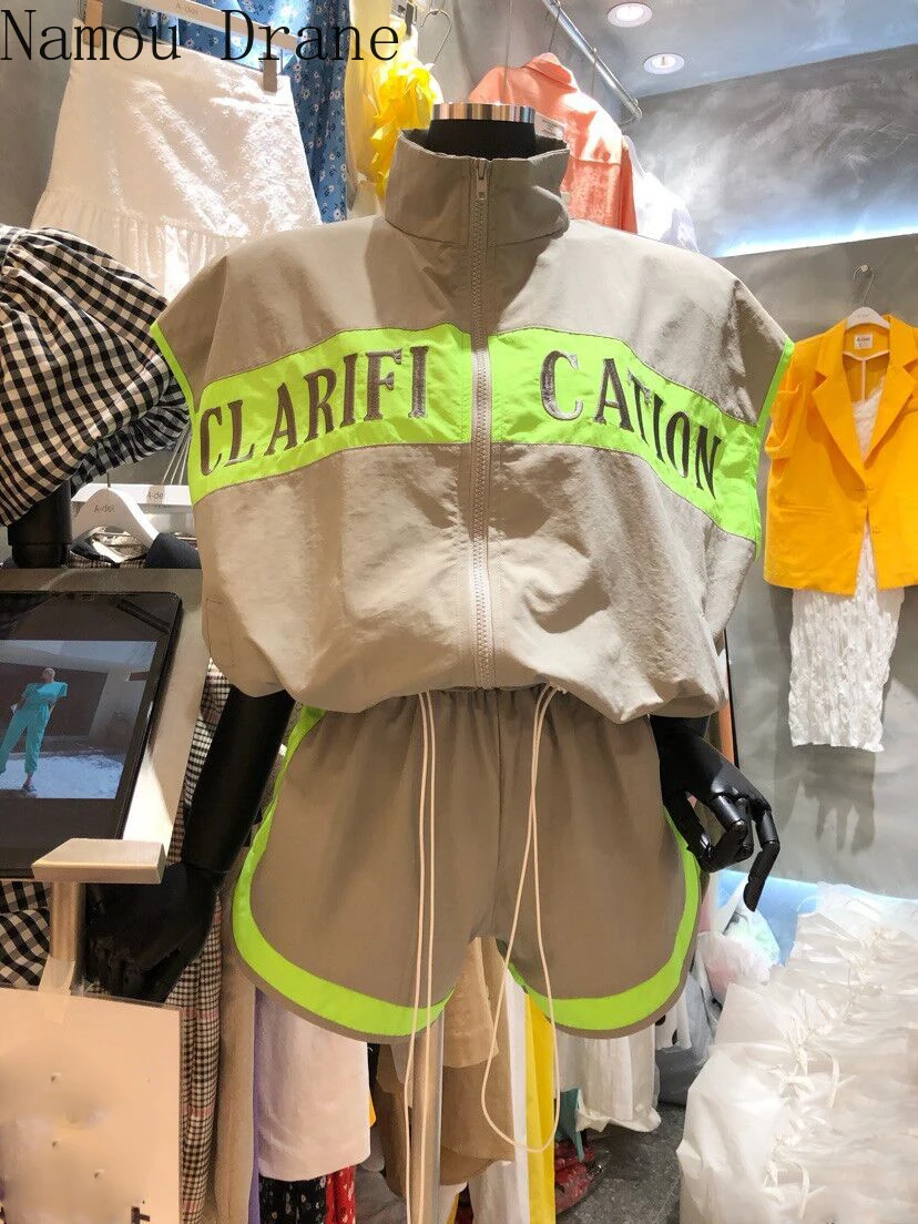 

Женский топ на завязках, корейский стиль, новинка лета 2022, топ без рукавов контрастных цветов с надписью и на молнии и эластичные шорты, женская мода из двух предметов