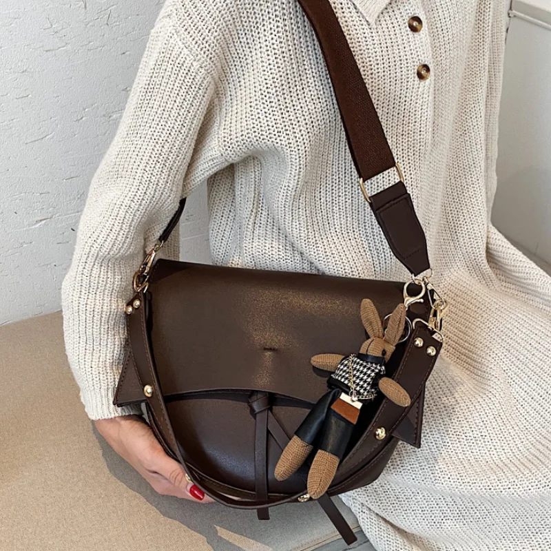 

LC Large Capacity High Quality Wide Shoulder Saddle Bag 2022 New Women's Designer Fashion One Shoulder Messenger Bag