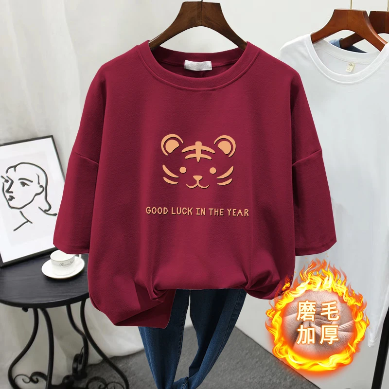 

Oversized T-shirt thickening grinding is natural hair short sleeve code 2022 loose the New Year and a half sleeve cotton blouse