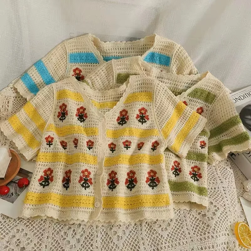 

OUMEA Women Knitting Crochet Cardigans Floral Embroidery Vintage Blouse Short Sleeve Cute V Neck Stripe Knitting Jackets