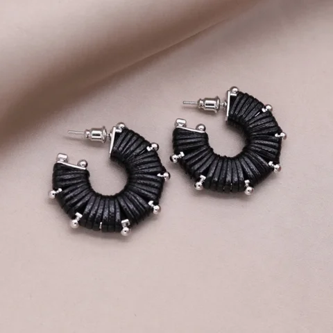 Серьги из кожи Three Branches