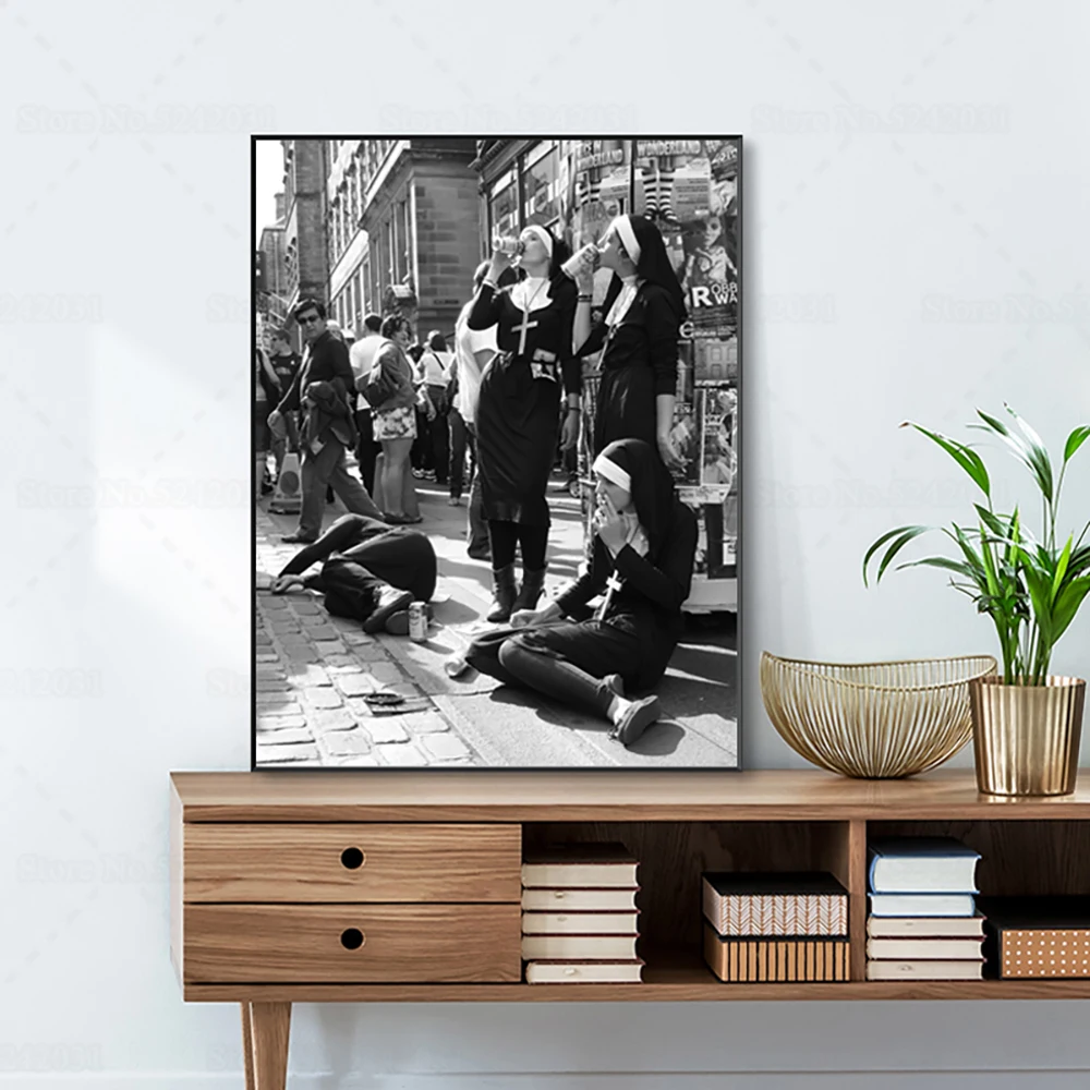 Плакат для вечевечерние с монахинями черно-белая фотография бунтарские монахини