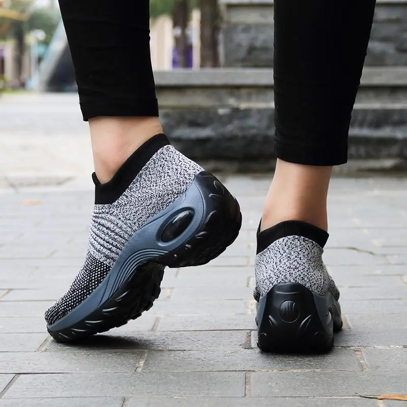 

Кроссовки женские спортивные дизайнерские для бега, 2022