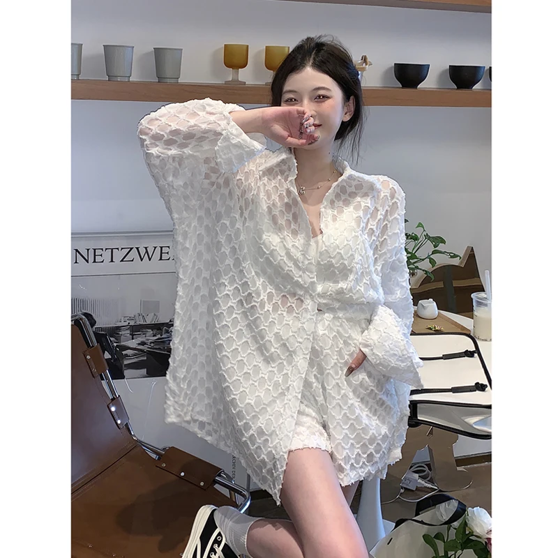 

Design sense Ling lattice mesh sunscreen air conditioner cardigan women's summer 2022 new loose outside with thin long sleeved s