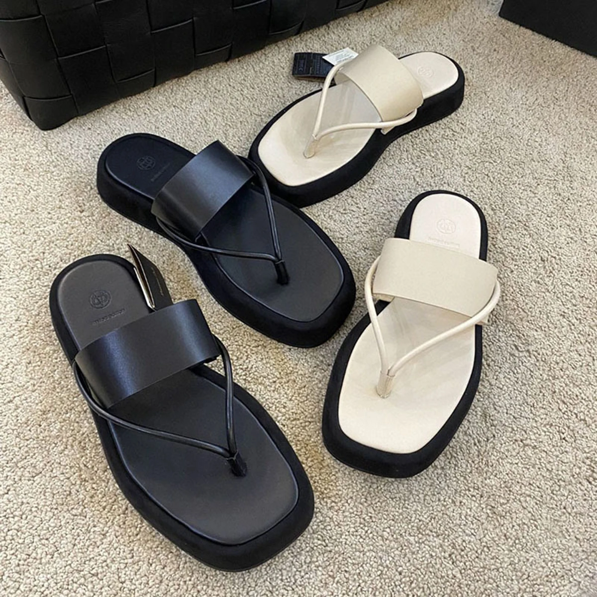 

Genuine Leather Strap Luxury Slippers Sandals Women 2022 Summer Platform Flat Shoes Designer Fashion Beach Flip Flop Female