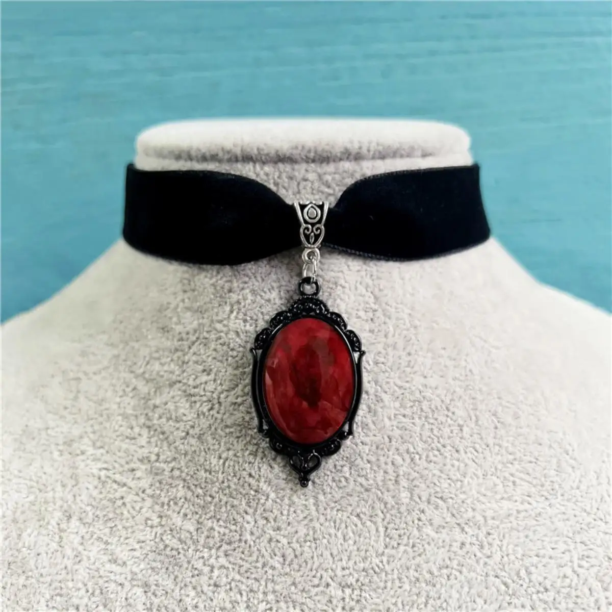 

Gothic Vampire Cameo Charm Necklace Vintage Velvet Choker Women Pagan Witchcraft Jewelry Accessory Gift Blood Red Pendant Choker