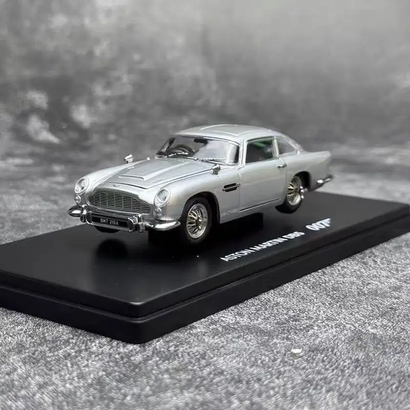 Фото В наличии: Малая легкая модель 1:43 DB5 007, лицензионная, оригинальная, из сплава, полностью открывающаяся, литая под давлением, миниатюрная реплика автомобиля. №3