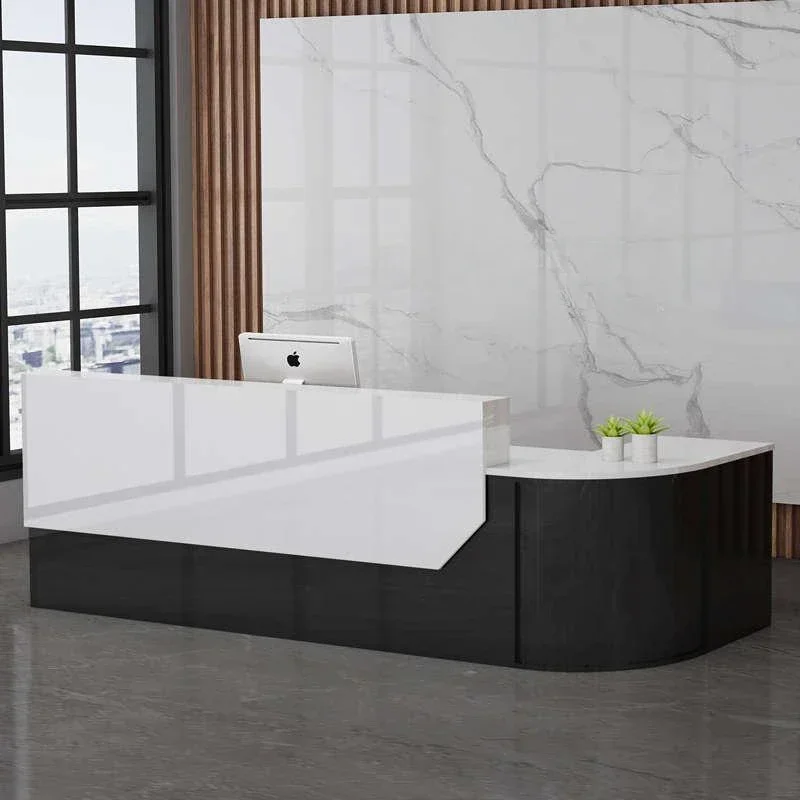 Черные минималистичные стойки регистрации Многофункциональная стойка