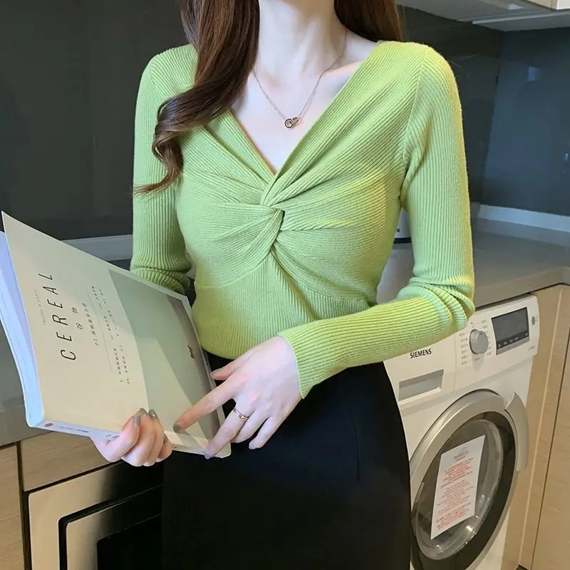 Женский однотонный пуловер с V-образным вырезом и длинными рукавами