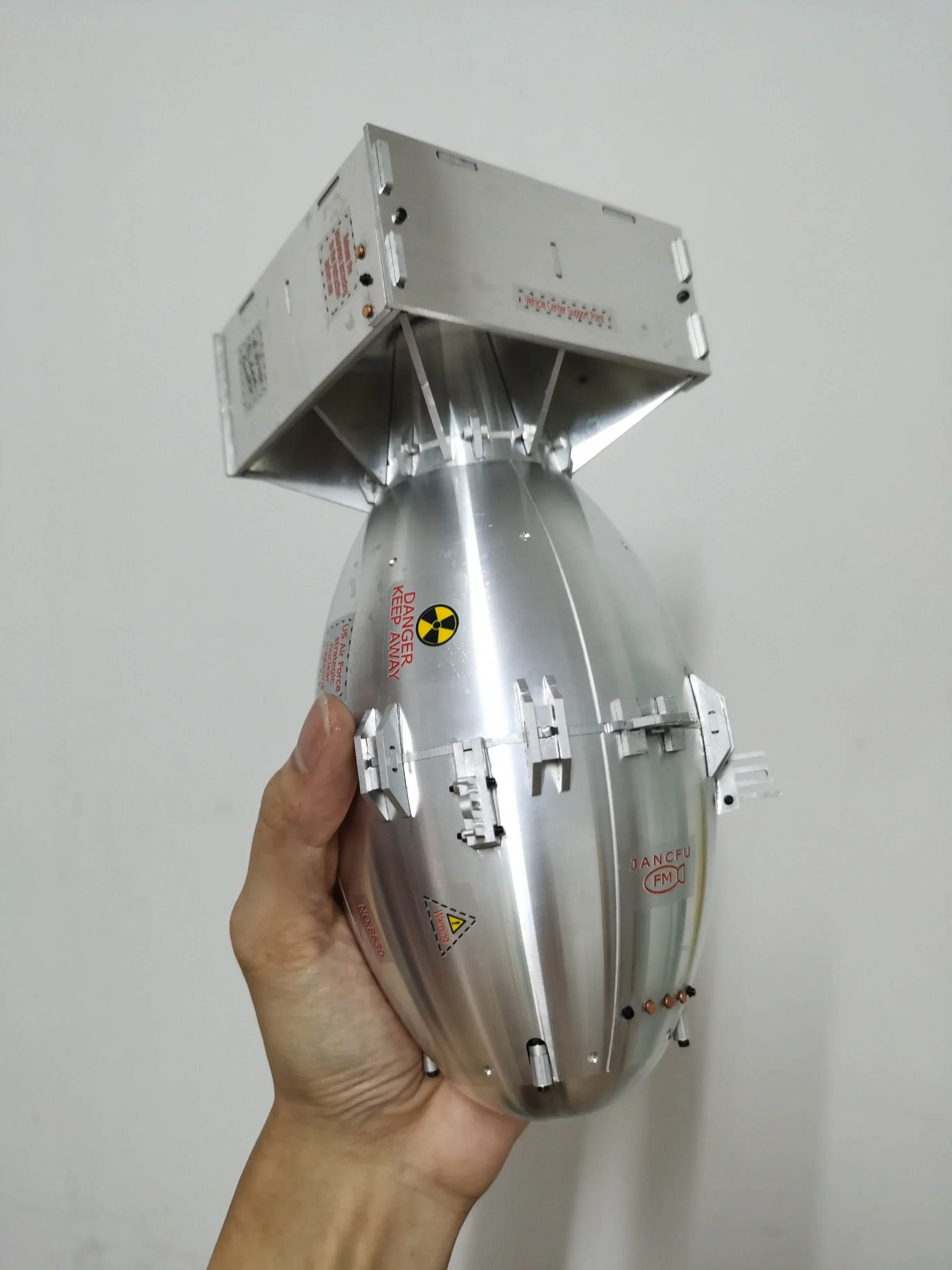 Масштаб 1/12 цельнометаллическая модель сборки исторической бомбы времен Второй