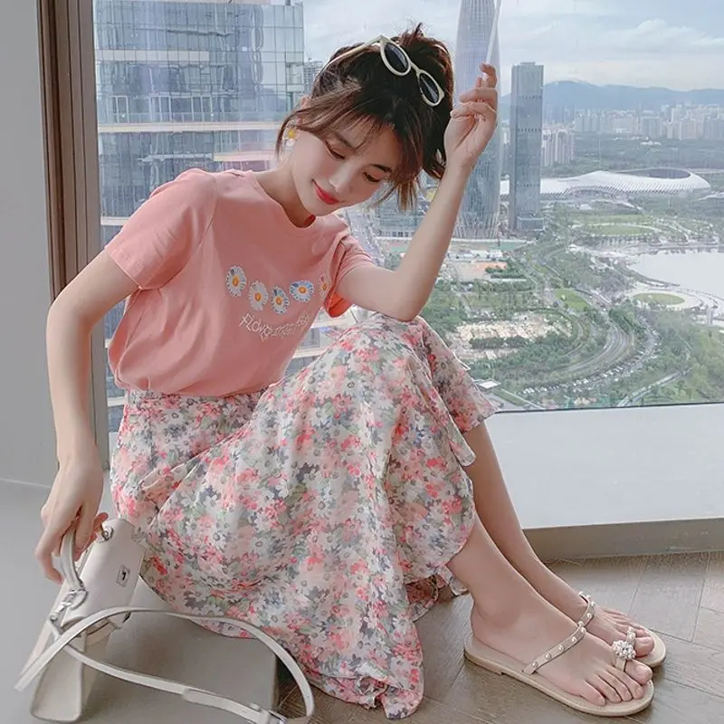 

Women Summer Clothing Set 2022 Korean Fashion Floral Print Skirt Ladies Short Sleeve O-Neck T-Shirt Skirts Suit E100