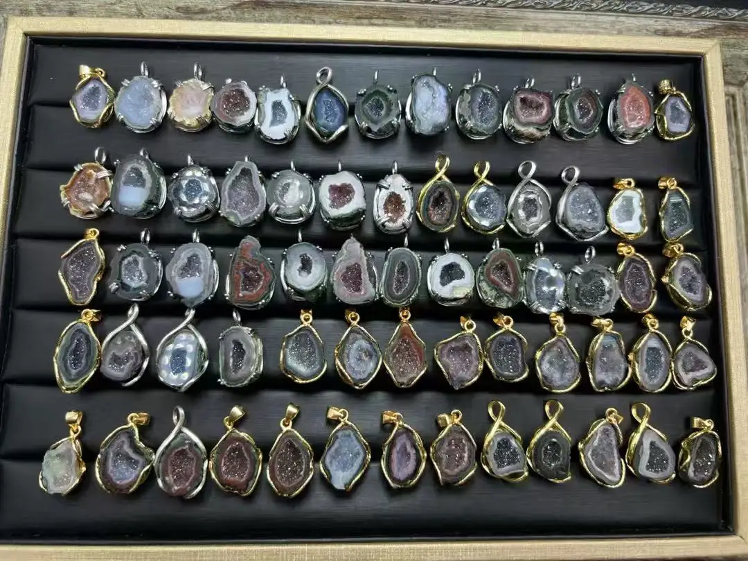 

Серебряный кулон с мексиканским агатом
