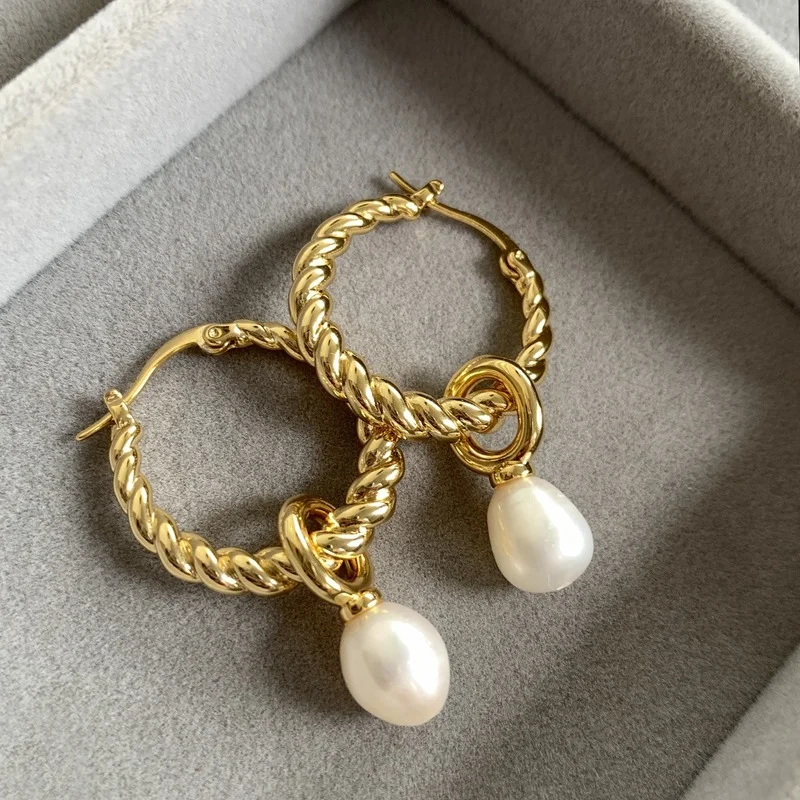 

Bohemian European and American Baroque twisted freshwater pearl earrings fashion temperament circle earrings female trend