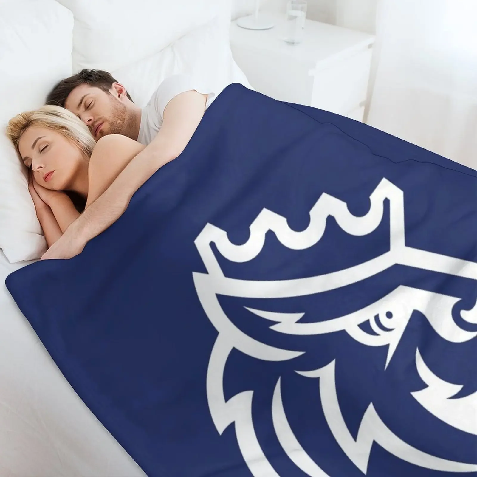 Пушистое одеяло Queens University of Charlotte для детей