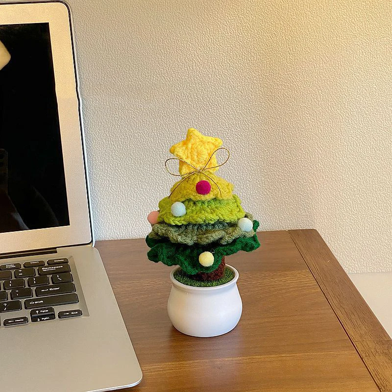 

Ручная вязаная рождественская игрушка из хлопка