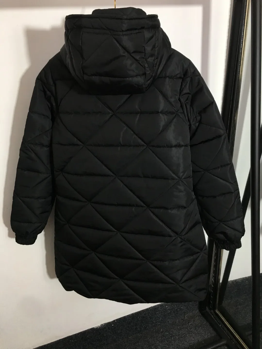 Осенне-зимнее пуховое пальто средней