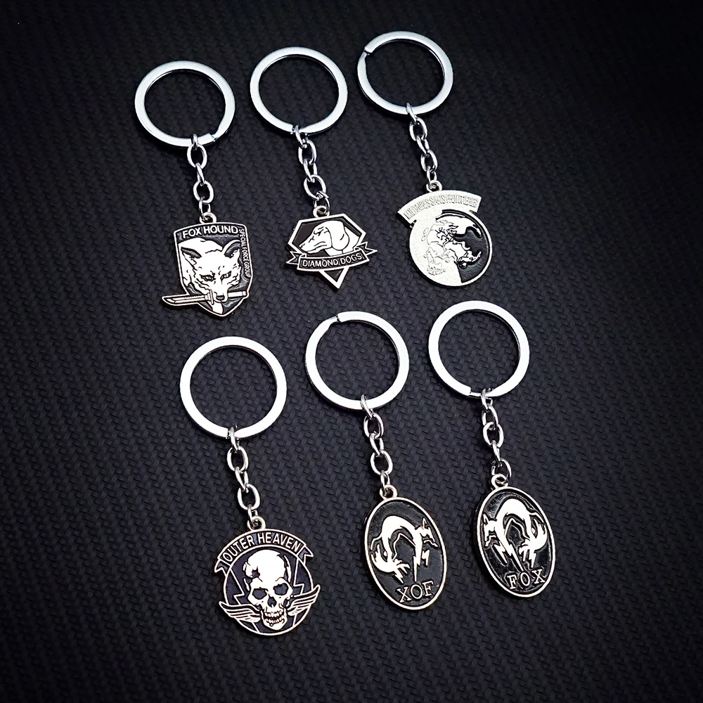 

Metal Gear Solid Keychain Outer Heaven Key Chain Keyring Keychains for Men Women Anime Accessories Car Key Ring Pendant llaveros