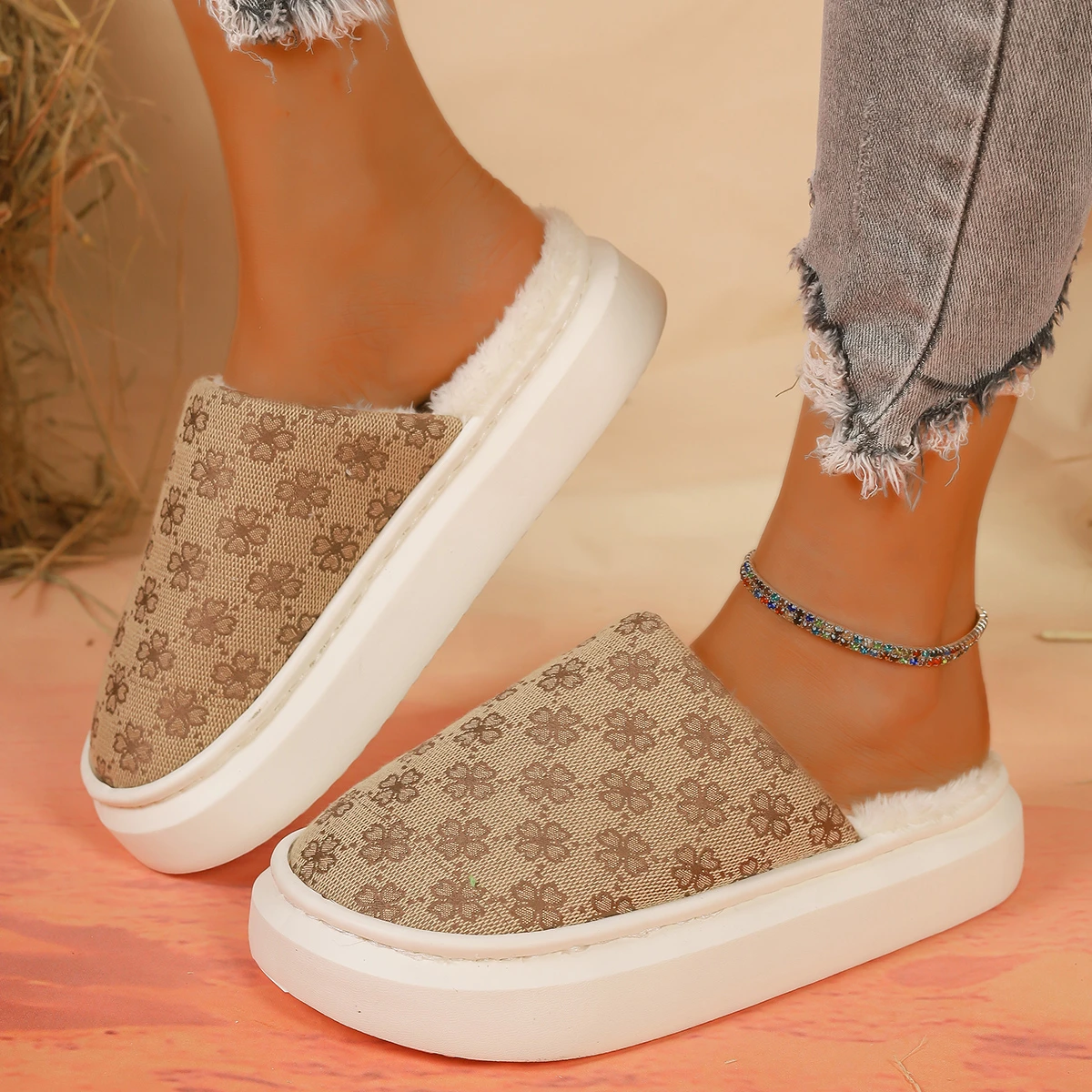 Тапки женские зимние на платформе полузакрытые плоская подошва повседневные