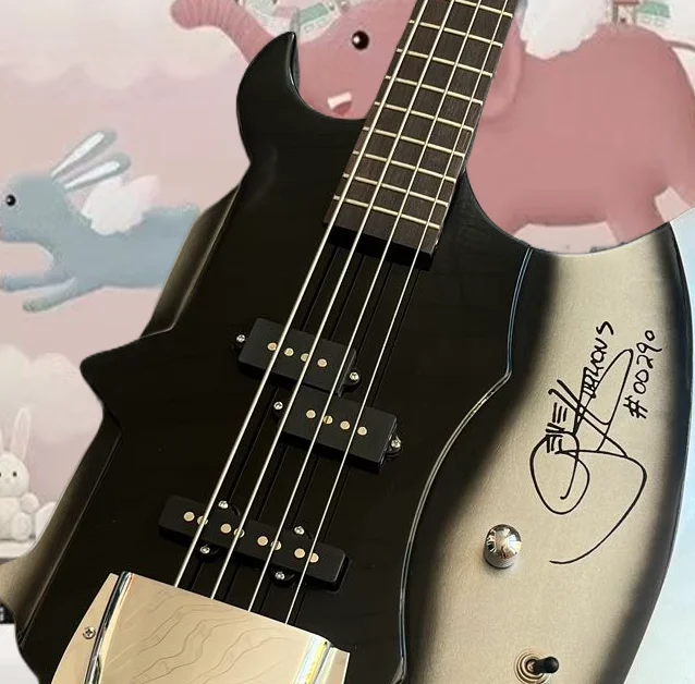 Электрогитара, топор бас, заводская настройка, красивое качество звука ...