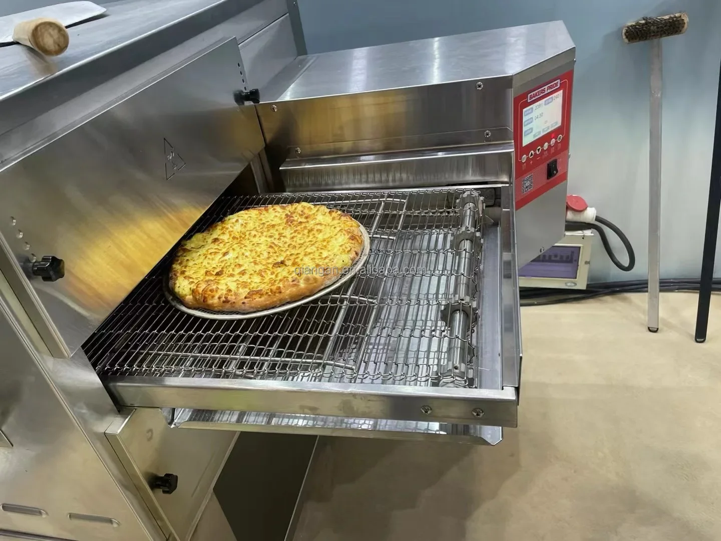 Электрическая конвейерная печь для пиццы большой размер 26 дюймов цепь