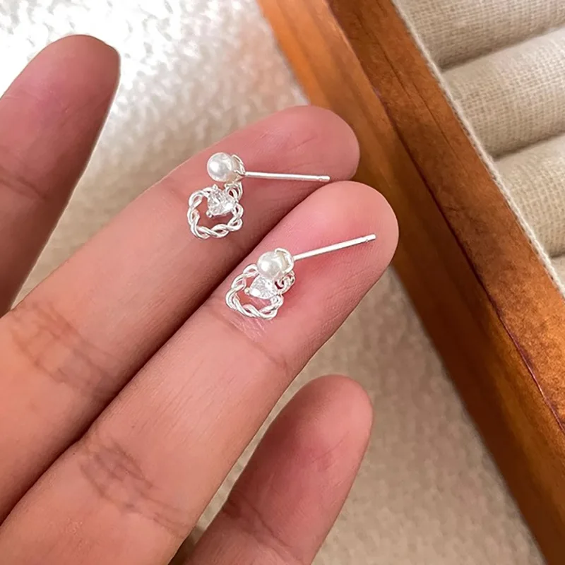 Женские серьги-гвоздики из серебра 925 пробы с жемчугом