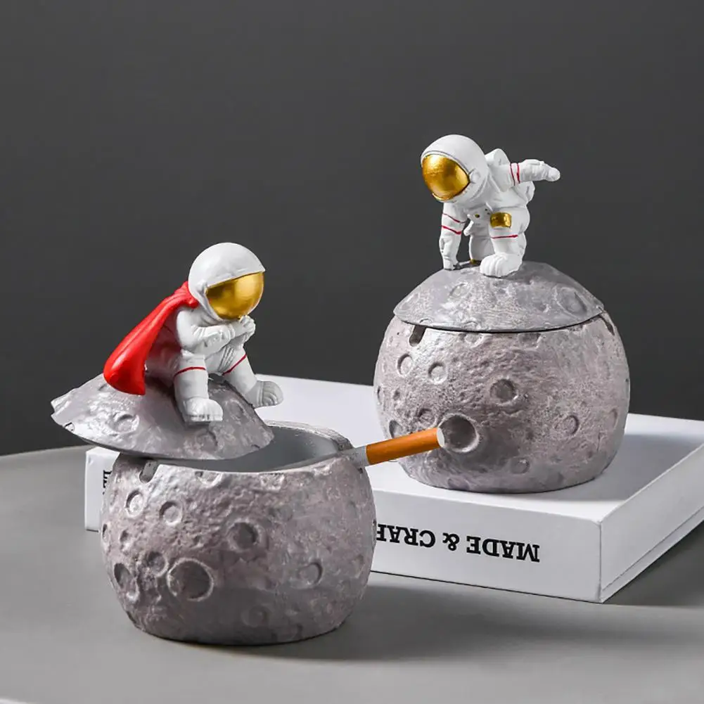 

Durable Ash Holder Three Bayonets with Lid Ash Container Household Cartoon Spaceman Ashtray