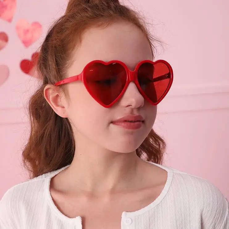 Trendy Halloween Eyewear Party Glasses Clout Goggle Heart Sunglasses for Women UV400 Protection Heart-Shaped Sunglasses