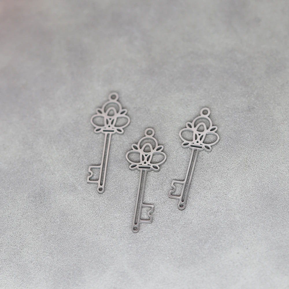 

3pcs/Lot Stainless Steel Hollow Out Key Pendant Sun Accessories For Fashion Jewelry Making DIY Handmade Craft