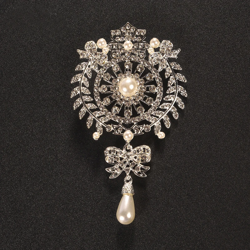 

Fashionable Antique Hollow Flower Brooch Small Fragrant Butterfly Letter Brooches Retro Baroque Pin Clothing Accessories Corsage