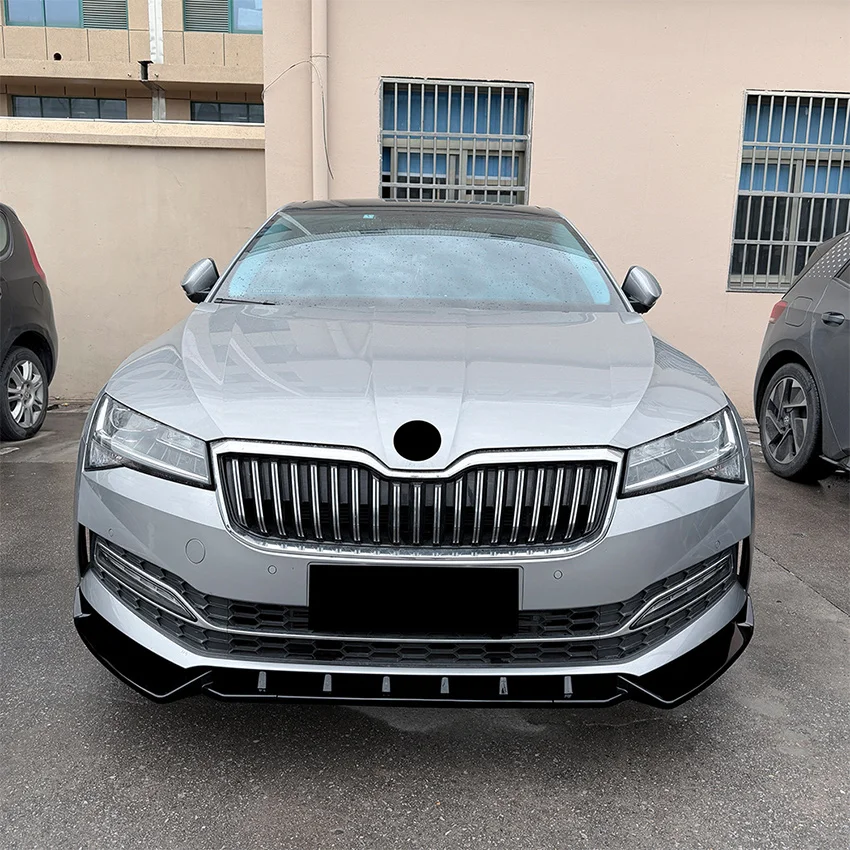 Фото Для Skoda Superb B8.5 2019-2022 годов: передний бампер, сплиттер, накладка-спойлер, диффузор, защитная накладка, глянцевый черный обвес, тюнинг №4