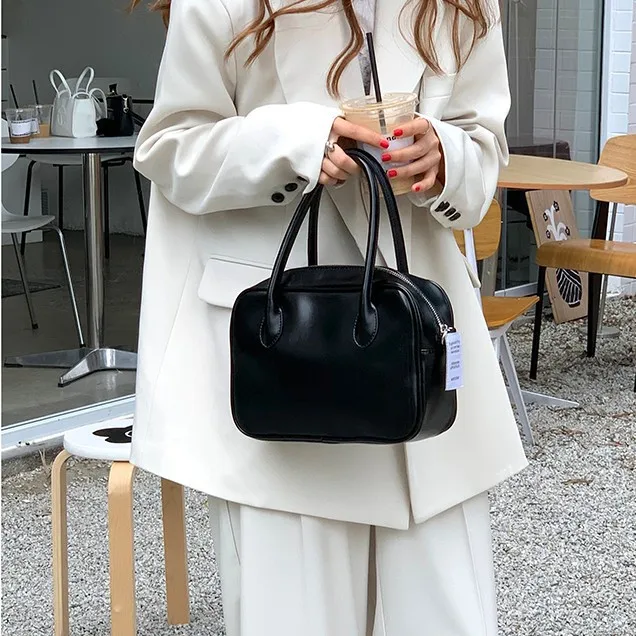 

Новинка 2022, зимняя повседневная сумка, модная сумка-мессенджер в стиле ретро, из масляной вощеной кожи, женская сумка-мессенджер на одно пле...