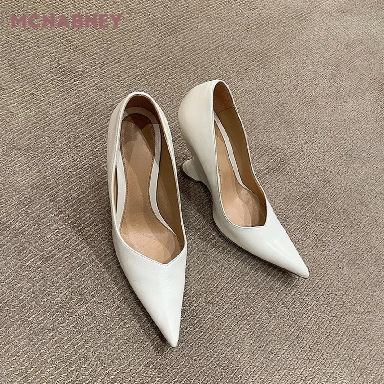 Pointed-Toe Special-Shaped Heel Pumps Niche Design Black and White Retro French High-Heeled Versatile Fashion Women's Shoes