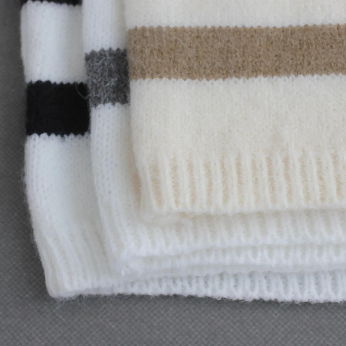 Укороченный вязаный топ с круглым вырезом и короткими рукавами комплект из трех