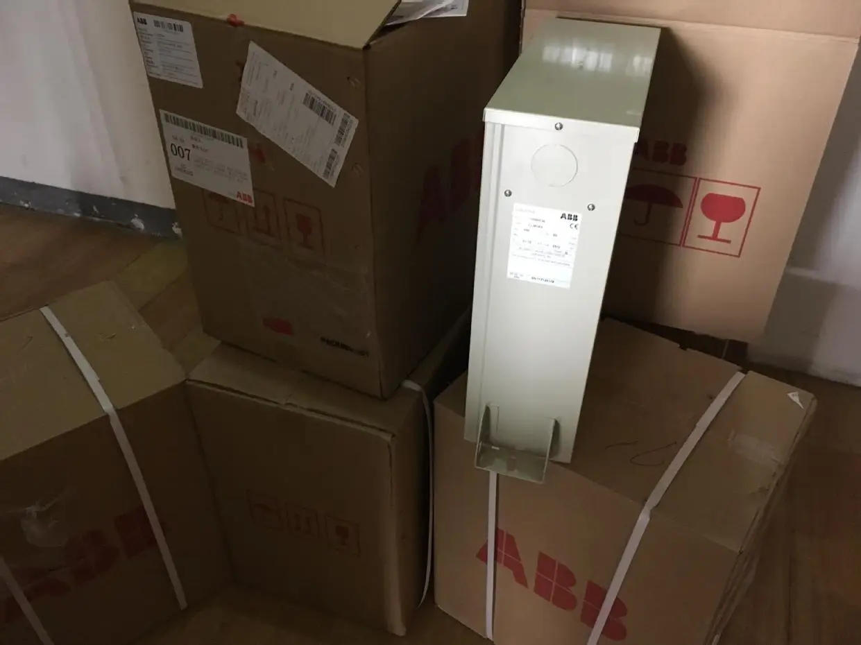 Оригинальный подлинный ABB конденсатор CLMD53/40 Квар 400 В 50 Гц 65100012